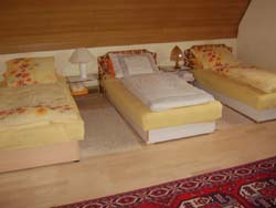 Heroldsberg HBIS-Zimmervermietung: 3-Bett-Zimmer